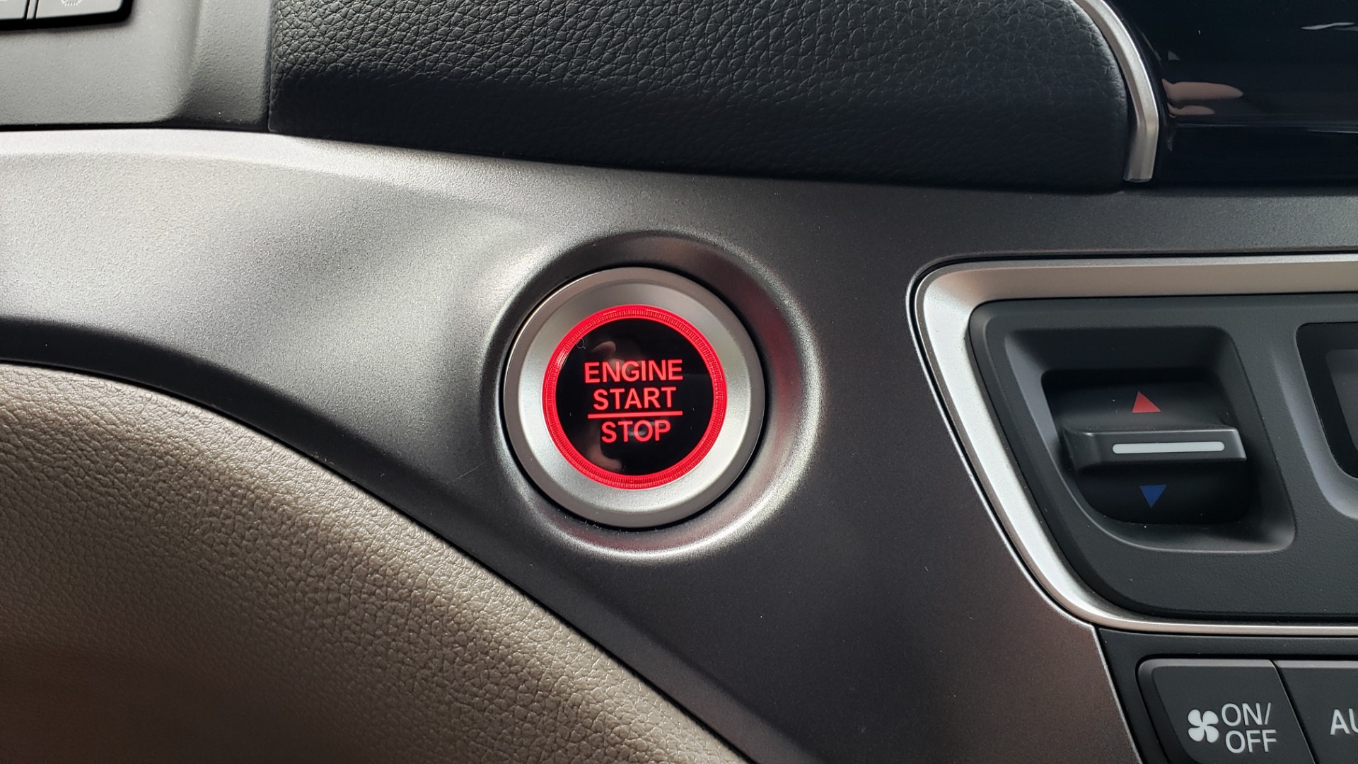 Used 2019 Honda PILOT EX-L / V6 / NAV / SUNROOF / DVD / 3-ROW / REARVIEW for sale Sold at Formula Imports in Charlotte NC 28227 48