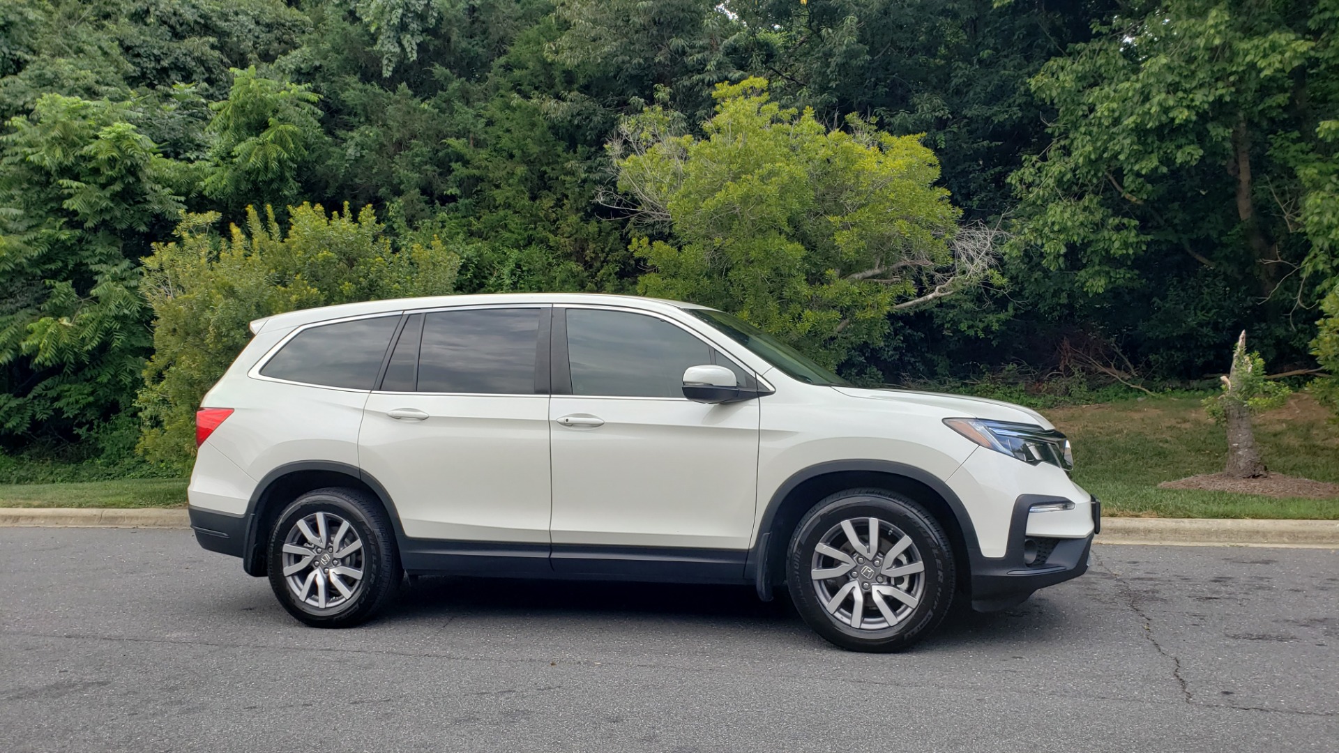 Used 2019 Honda PILOT EX-L / V6 / NAV / SUNROOF / DVD / 3-ROW / REARVIEW for sale Sold at Formula Imports in Charlotte NC 28227 5
