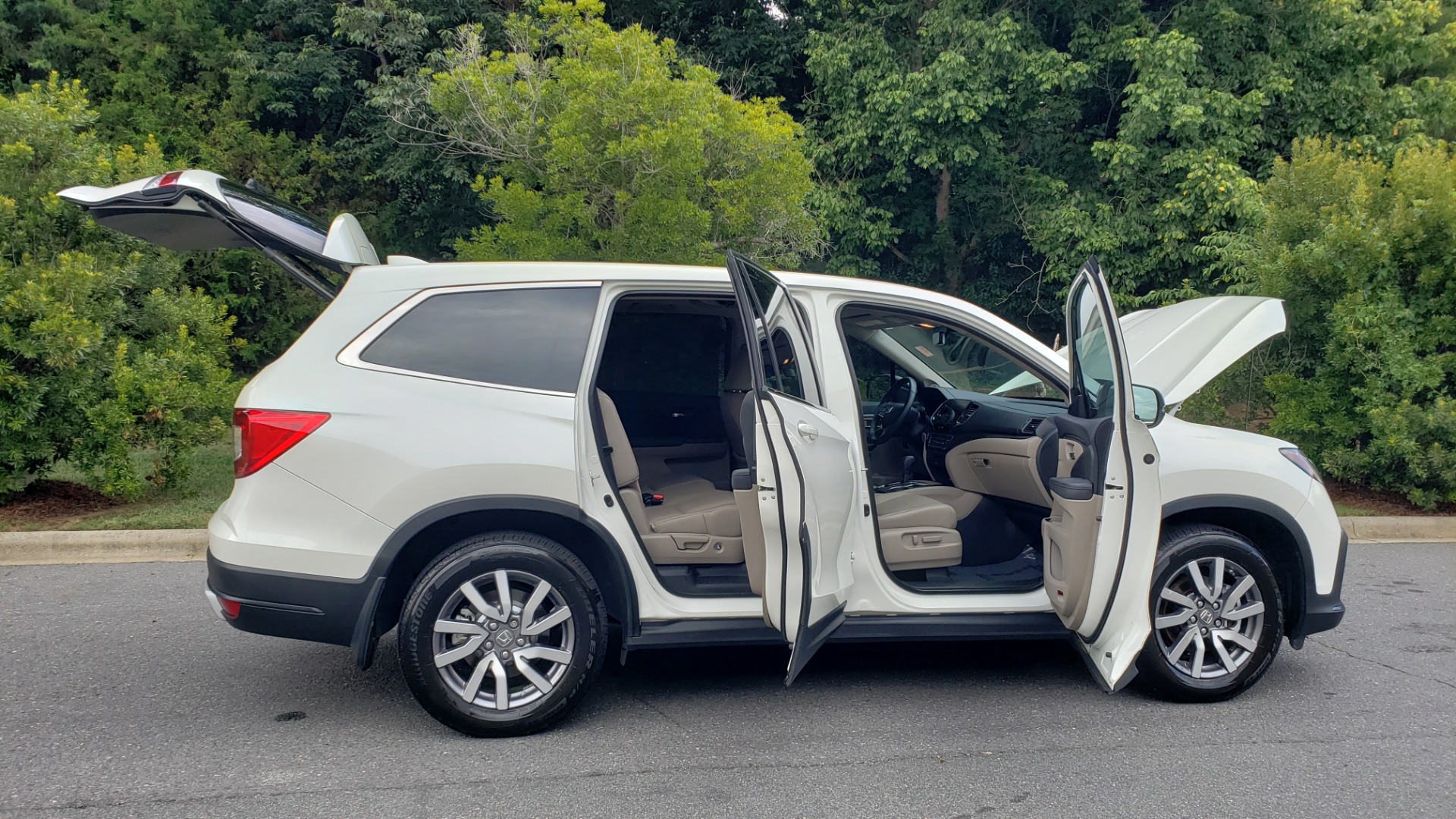 Used 2019 Honda PILOT EX-L / V6 / NAV / SUNROOF / DVD / 3-ROW / REARVIEW for sale Sold at Formula Imports in Charlotte NC 28227 9