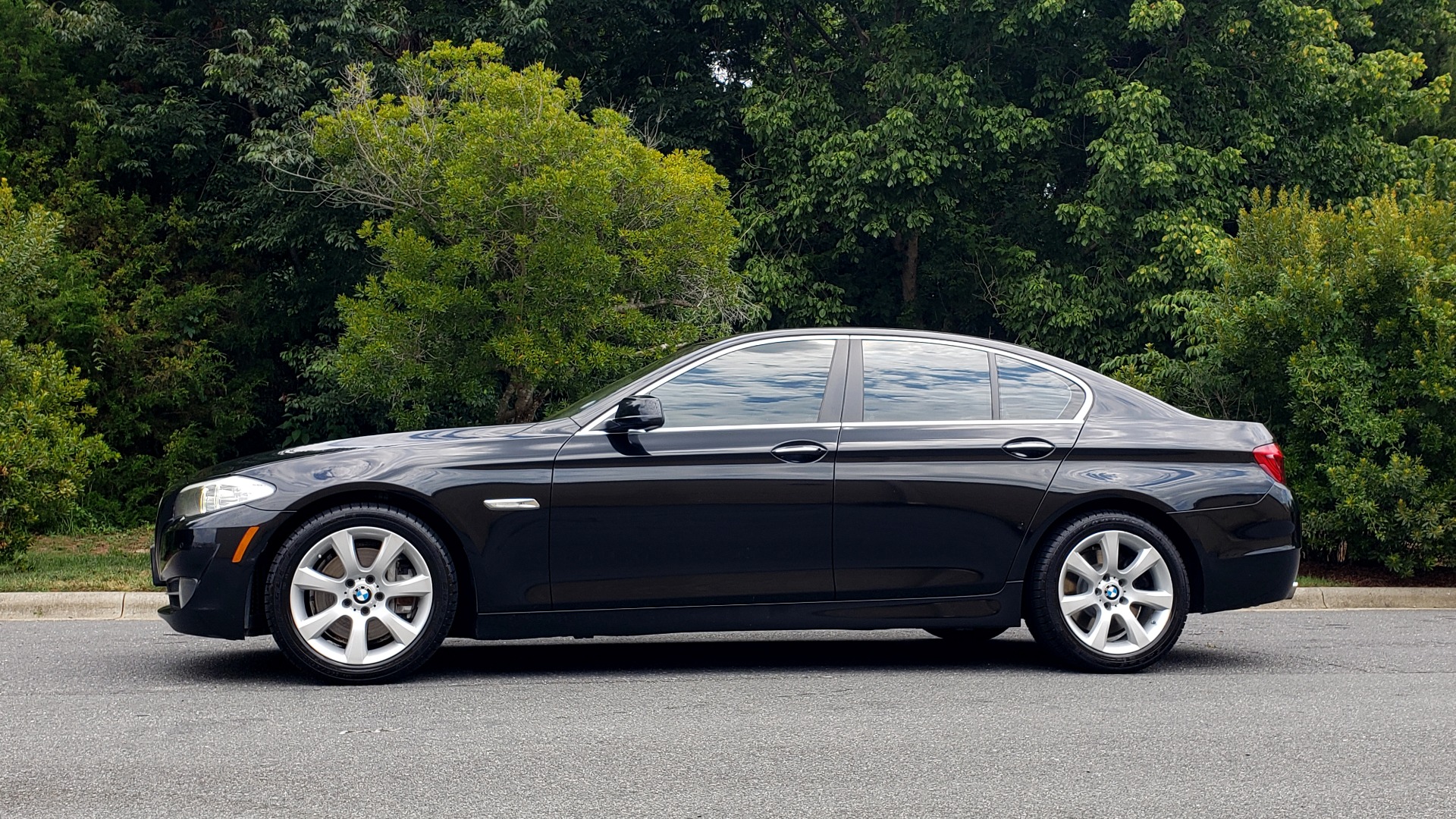 Used 2013 BMW 5 SERIES 550I XDRIVE LUX PKG / EXEC / COLD WTHR / NAV / SUNROOF / REARVIEW for sale Sold at Formula Imports in Charlotte NC 28227 2