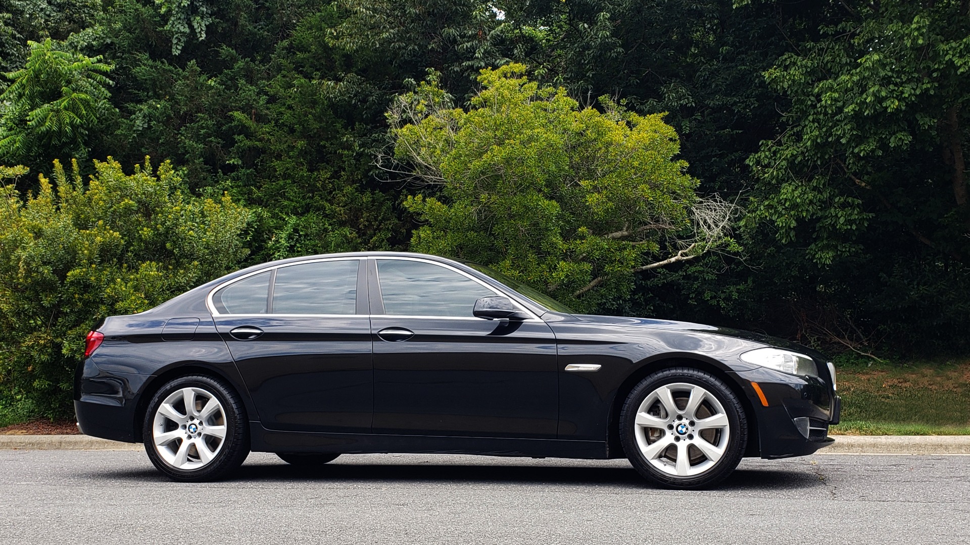 Used 2013 BMW 5 SERIES 550I XDRIVE LUX PKG / EXEC / COLD WTHR / NAV / SUNROOF / REARVIEW for sale Sold at Formula Imports in Charlotte NC 28227 5