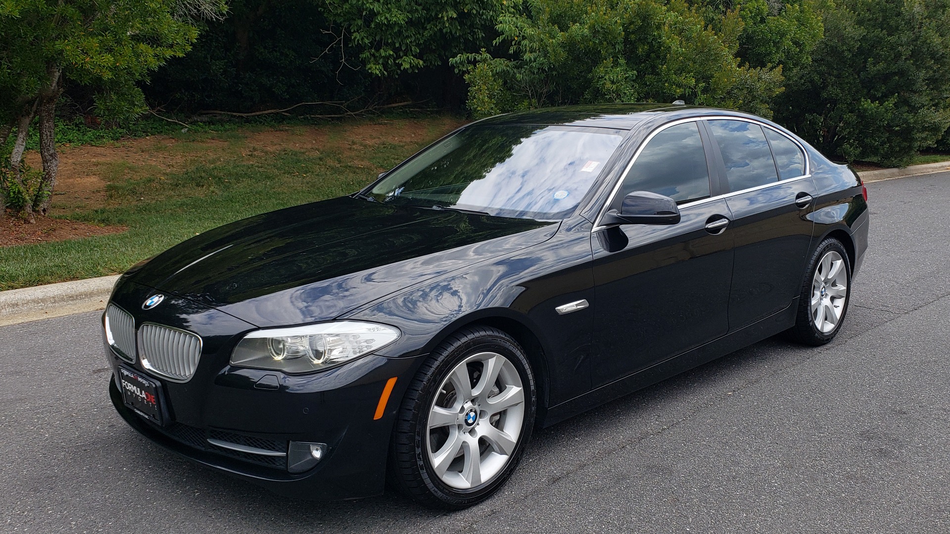Used 2013 BMW 5 SERIES 550I XDRIVE LUX PKG / EXEC / COLD WTHR / NAV / SUNROOF / REARVIEW for sale Sold at Formula Imports in Charlotte NC 28227 1
