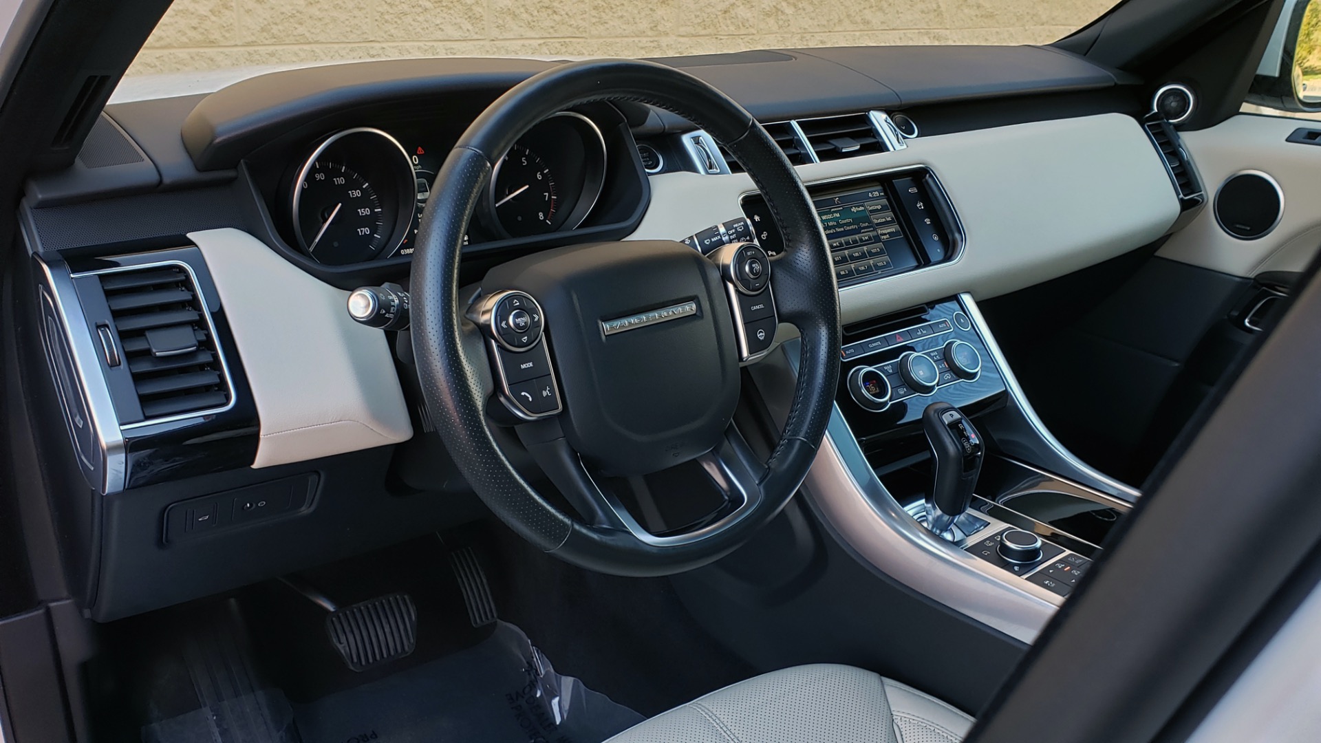 Used 2016 Land Rover RANGE ROVER SPORT SC V6 / NAV / PANO-ROOF / REARVIEW / VISION PKG for sale Sold at Formula Imports in Charlotte NC 28227 40