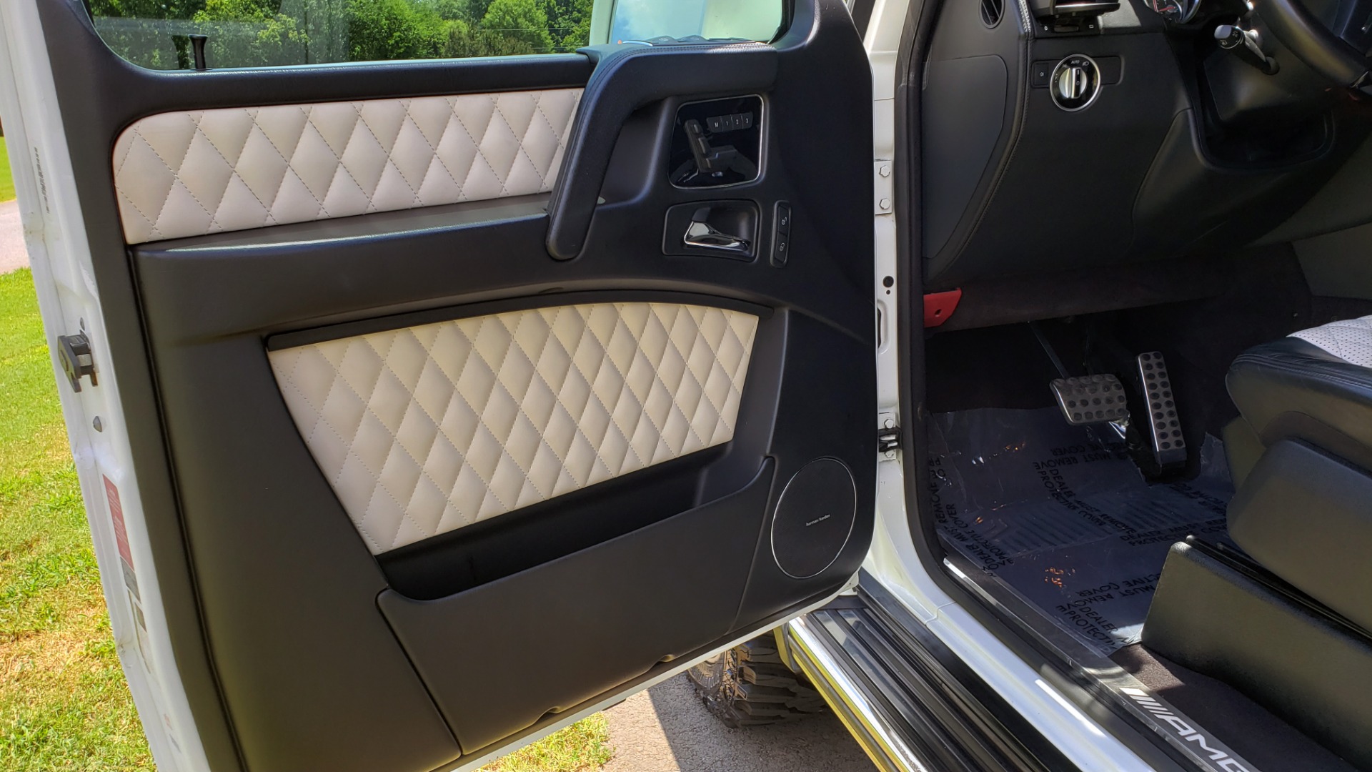 Used 2014 Mercedes-Benz G-CLASS G 63 AMG / AWD / NAV / SUNROOF / PREM SOUND / BSM for sale Sold at Formula Imports in Charlotte NC 28227 35