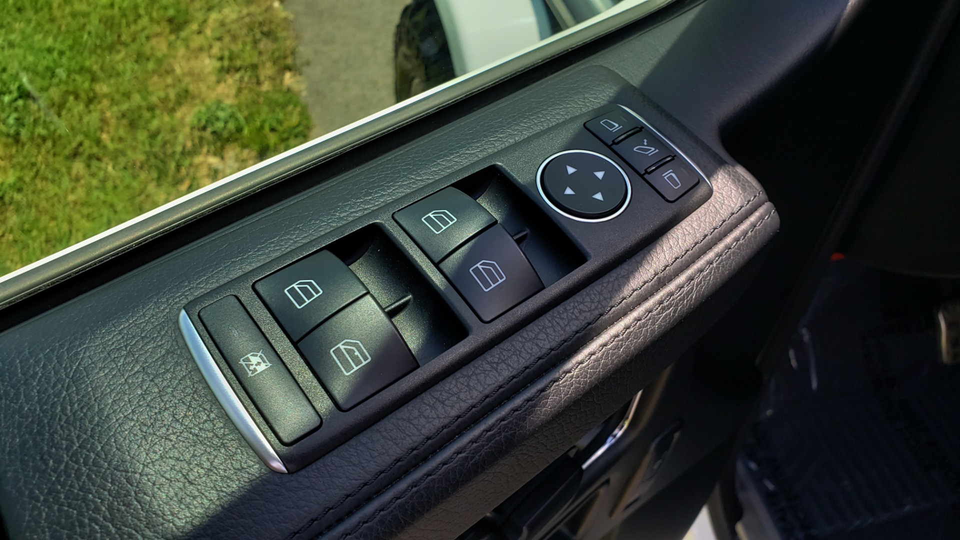 Used 2014 Mercedes-Benz G-CLASS G 63 AMG / AWD / NAV / SUNROOF / PREM SOUND / BSM for sale Sold at Formula Imports in Charlotte NC 28227 37