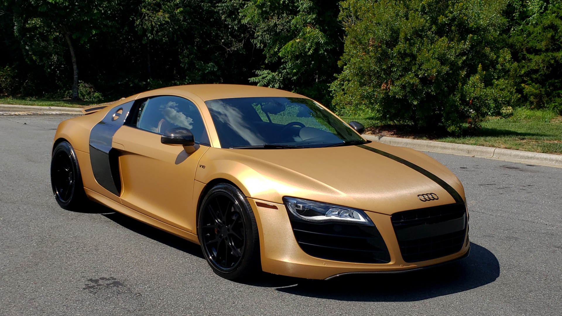 Used 2012 Audi R8 5.2L V10 / AWD / COUPE / NAV / 6-SPD AUTO / CUSTOM WRAP for sale Sold at Formula Imports in Charlotte NC 28227 10