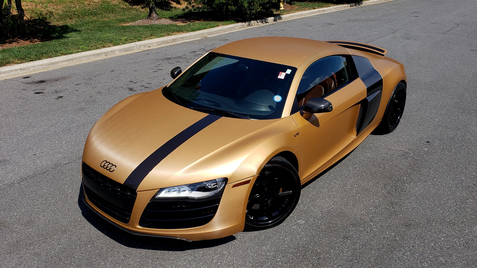 Used 2012 Audi R8 5.2L V10 / AWD / COUPE / NAV / 6-SPD AUTO / CUSTOM WRAP for sale Sold at Formula Imports in Charlotte NC 28227 2