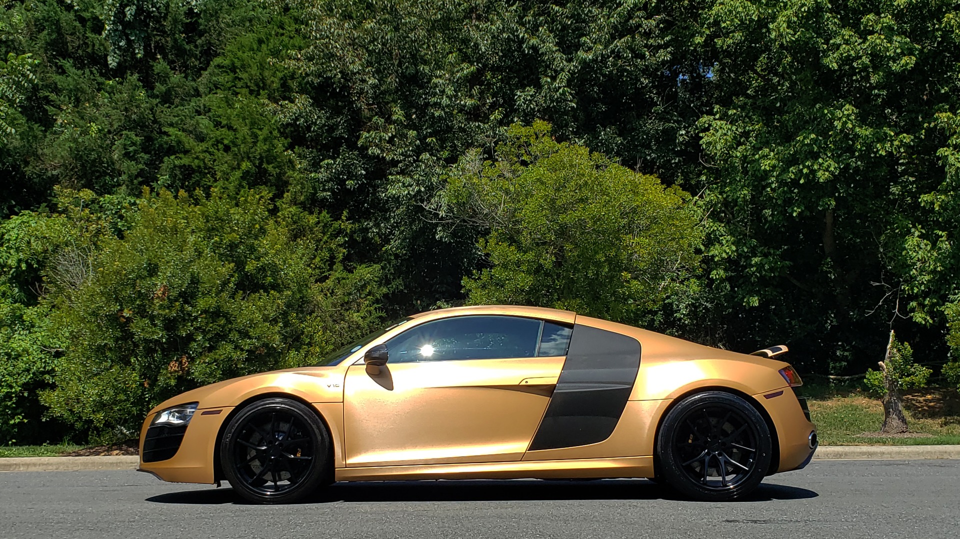 Used 2012 Audi R8 5.2L V10 / AWD / COUPE / NAV / 6-SPD AUTO / CUSTOM WRAP for sale Sold at Formula Imports in Charlotte NC 28227 4