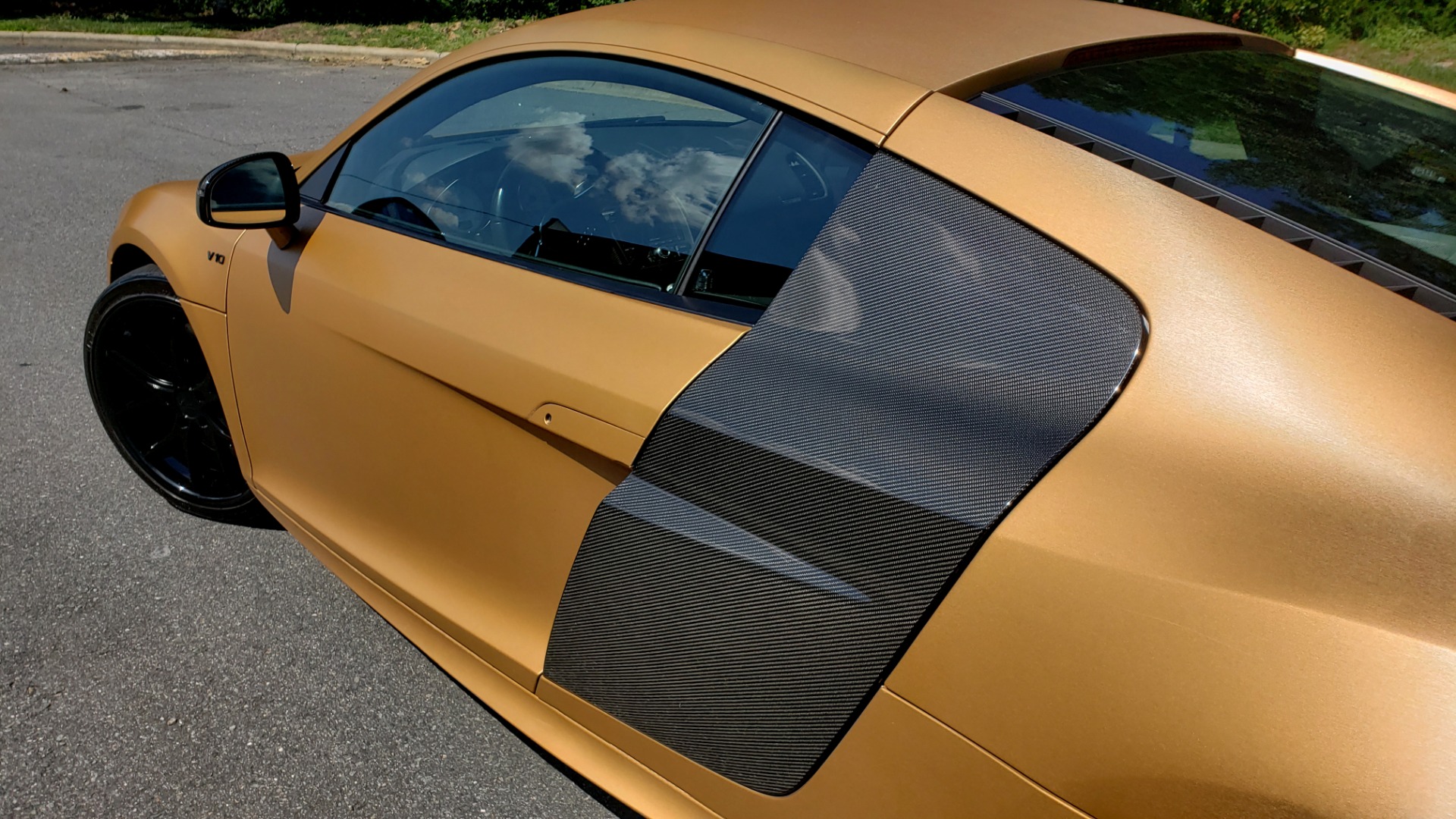 Used 2012 Audi R8 5.2L V10 / AWD / COUPE / NAV / 6-SPD AUTO / CUSTOM WRAP for sale Sold at Formula Imports in Charlotte NC 28227 6