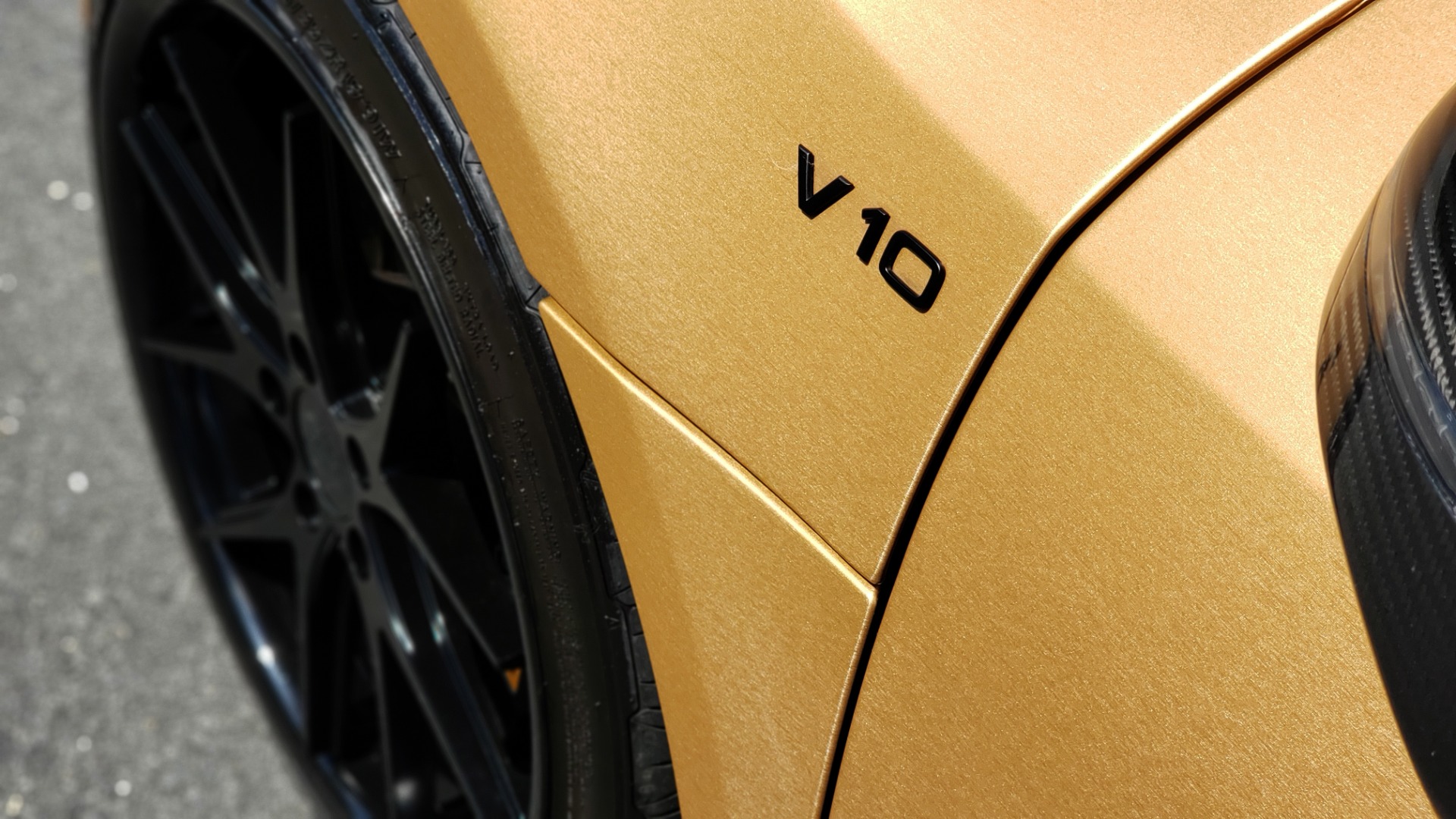 Used 2012 Audi R8 5.2L V10 / AWD / COUPE / NAV / 6-SPD AUTO / CUSTOM WRAP for sale Sold at Formula Imports in Charlotte NC 28227 7