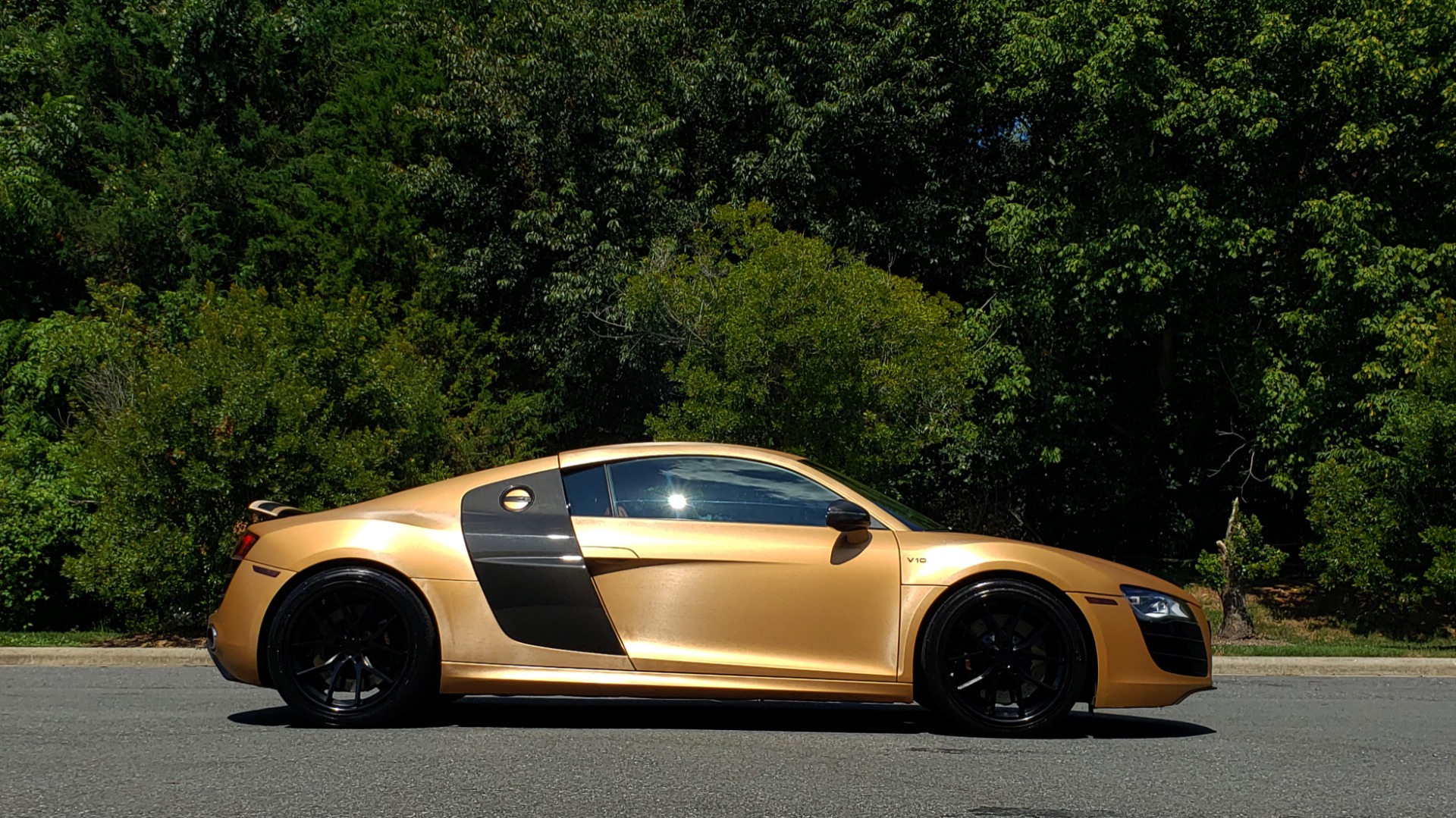 Used 2012 Audi R8 5.2L V10 / AWD / COUPE / NAV / 6-SPD AUTO / CUSTOM WRAP for sale Sold at Formula Imports in Charlotte NC 28227 9
