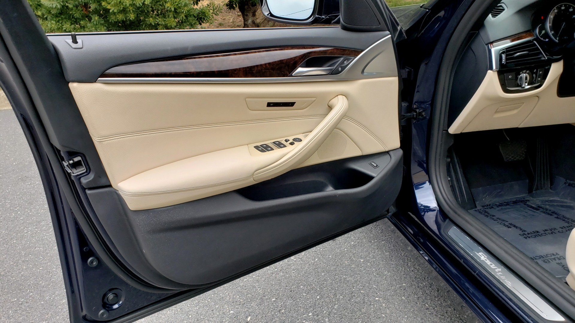 Used 2017 BMW 5 SERIES 540I XDRIVE PREMIUM / NAV / HUD / SUNROOF / REARVIEW for sale $36,595 at Formula Imports in Charlotte NC 28227 27