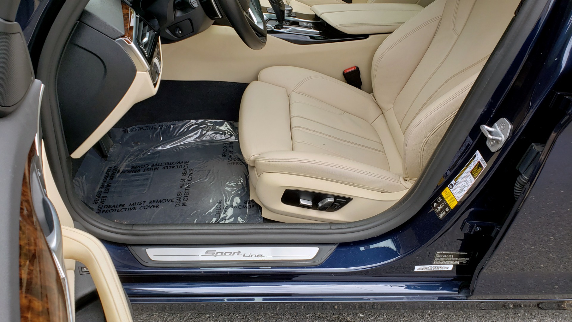 Used 2017 BMW 5 SERIES 540I XDRIVE PREMIUM / NAV / DRVR ASST / CLD WTHR / SUNROOF / REARVIEW for sale Sold at Formula Imports in Charlotte NC 28227 30