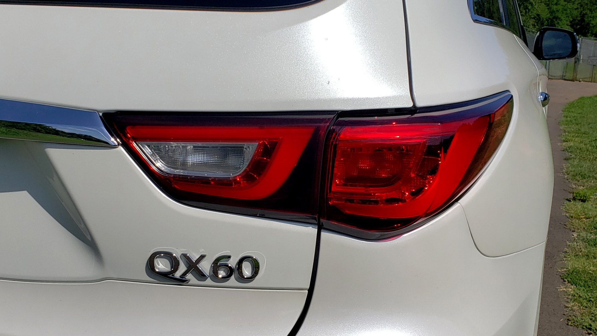 Used 2016 Infiniti QX60 AWD / 3.5L V6 / SUNROOF / HTD STS / 3-ROW / TOWING / REARVIEW for sale Sold at Formula Imports in Charlotte NC 28227 19