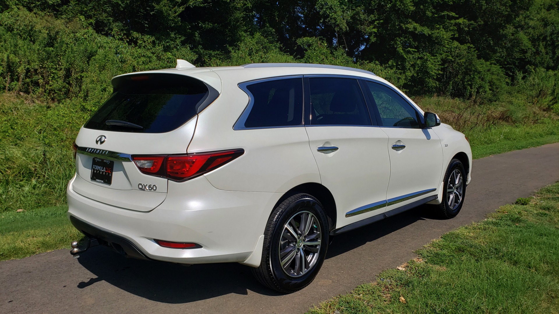 Used 2016 Infiniti QX60 AWD / 3.5L V6 / SUNROOF / HTD STS / 3-ROW / TOWING / REARVIEW for sale Sold at Formula Imports in Charlotte NC 28227 2