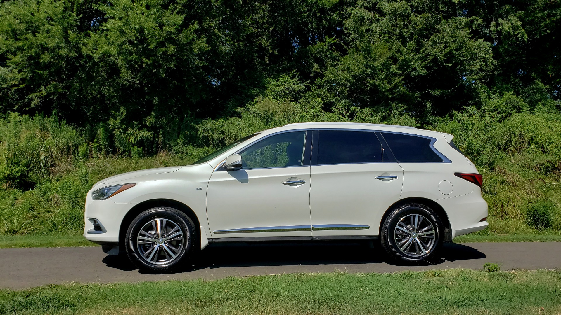 Used 2016 Infiniti QX60 AWD / 3.5L V6 / SUNROOF / HTD STS / 3-ROW / TOWING / REARVIEW for sale Sold at Formula Imports in Charlotte NC 28227 4