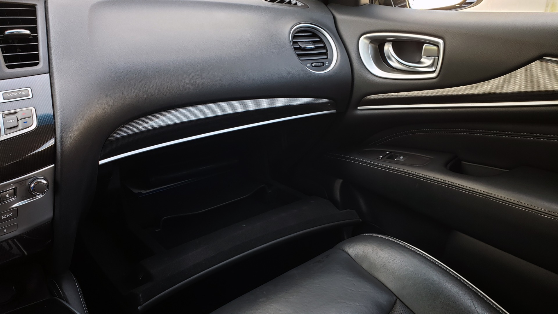 Used 2016 Infiniti QX60 AWD / 3.5L V6 / SUNROOF / HTD STS / 3-ROW / TOWING / REARVIEW for sale Sold at Formula Imports in Charlotte NC 28227 52