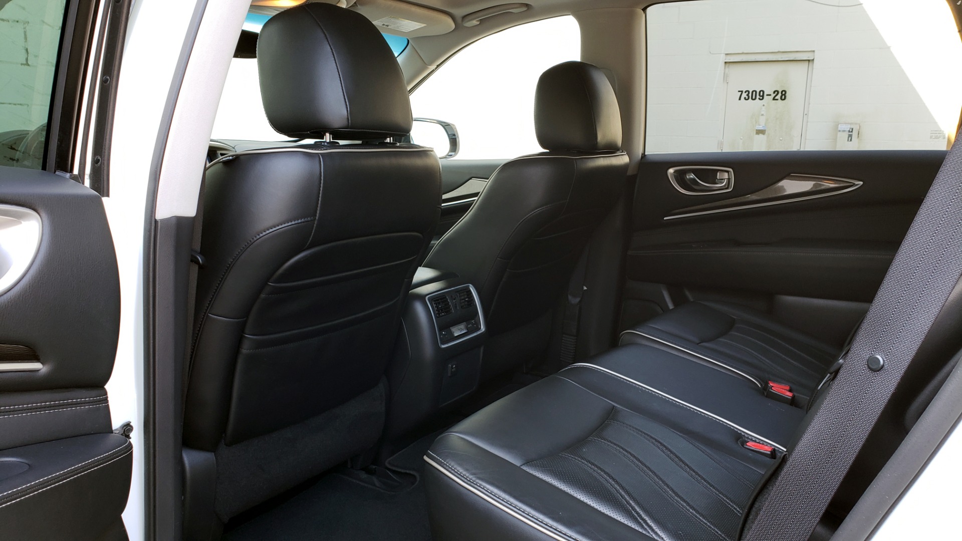 Used 2016 Infiniti QX60 AWD / 3.5L V6 / SUNROOF / HTD STS / 3-ROW / TOWING / REARVIEW for sale Sold at Formula Imports in Charlotte NC 28227 63