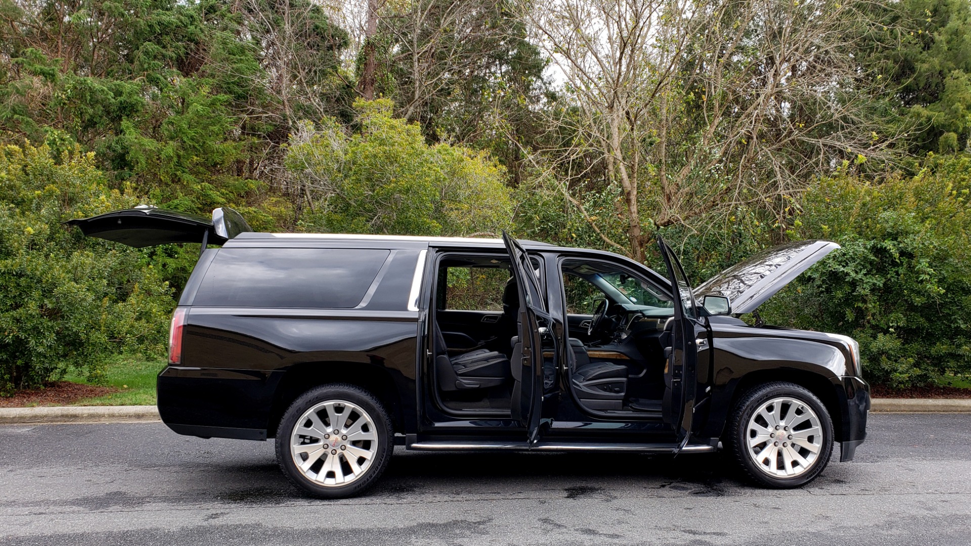 Used 2017 GMC YUKON XL DENALI 4WD / NAV / SUNROOF / ENT / 3-ROWS / BOSE / REARVIEW for sale Sold at Formula Imports in Charlotte NC 28227 10