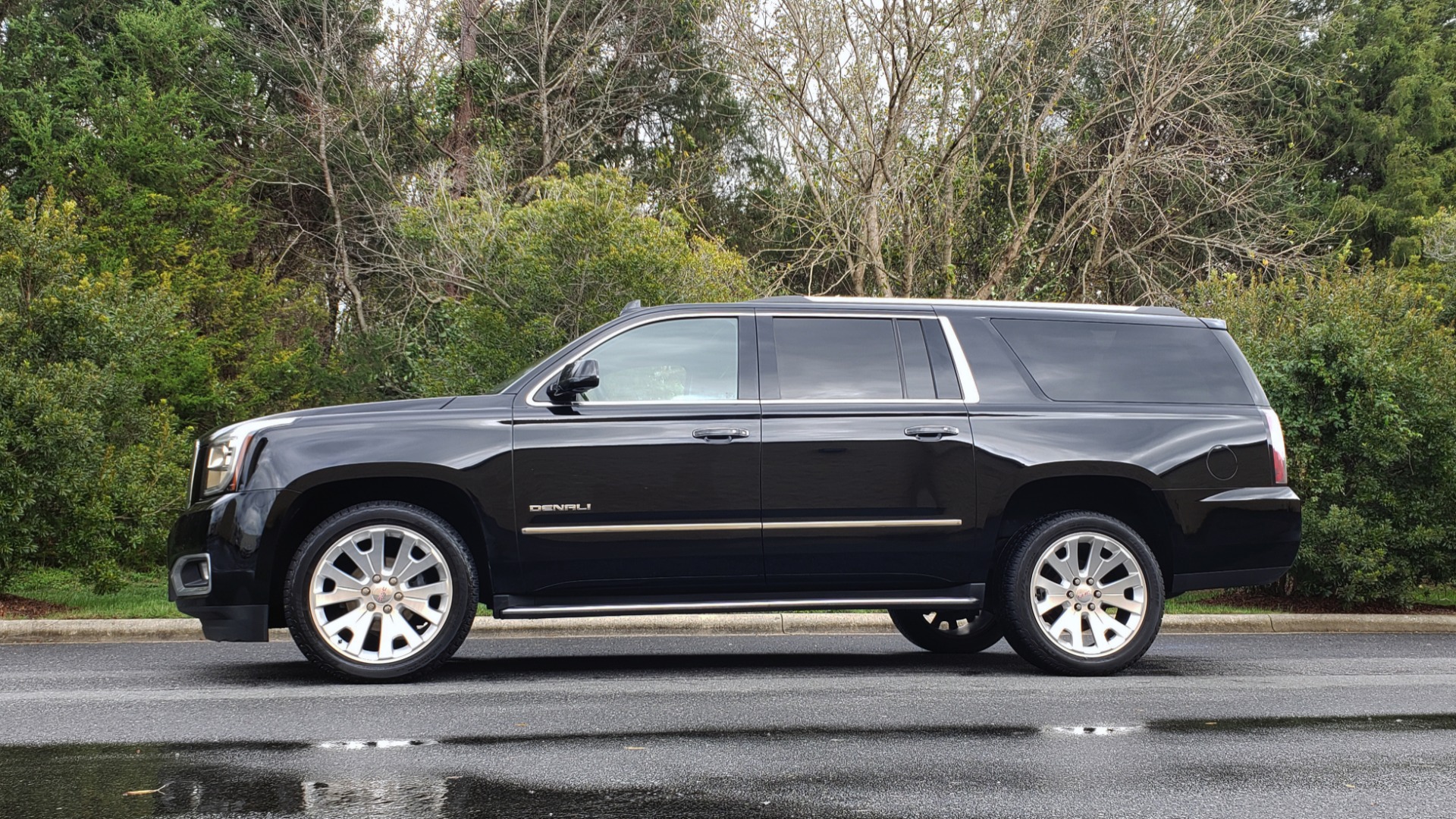 Used 2017 GMC YUKON XL DENALI 4WD / NAV / SUNROOF / ENT / 3-ROWS / BOSE / REARVIEW for sale Sold at Formula Imports in Charlotte NC 28227 2