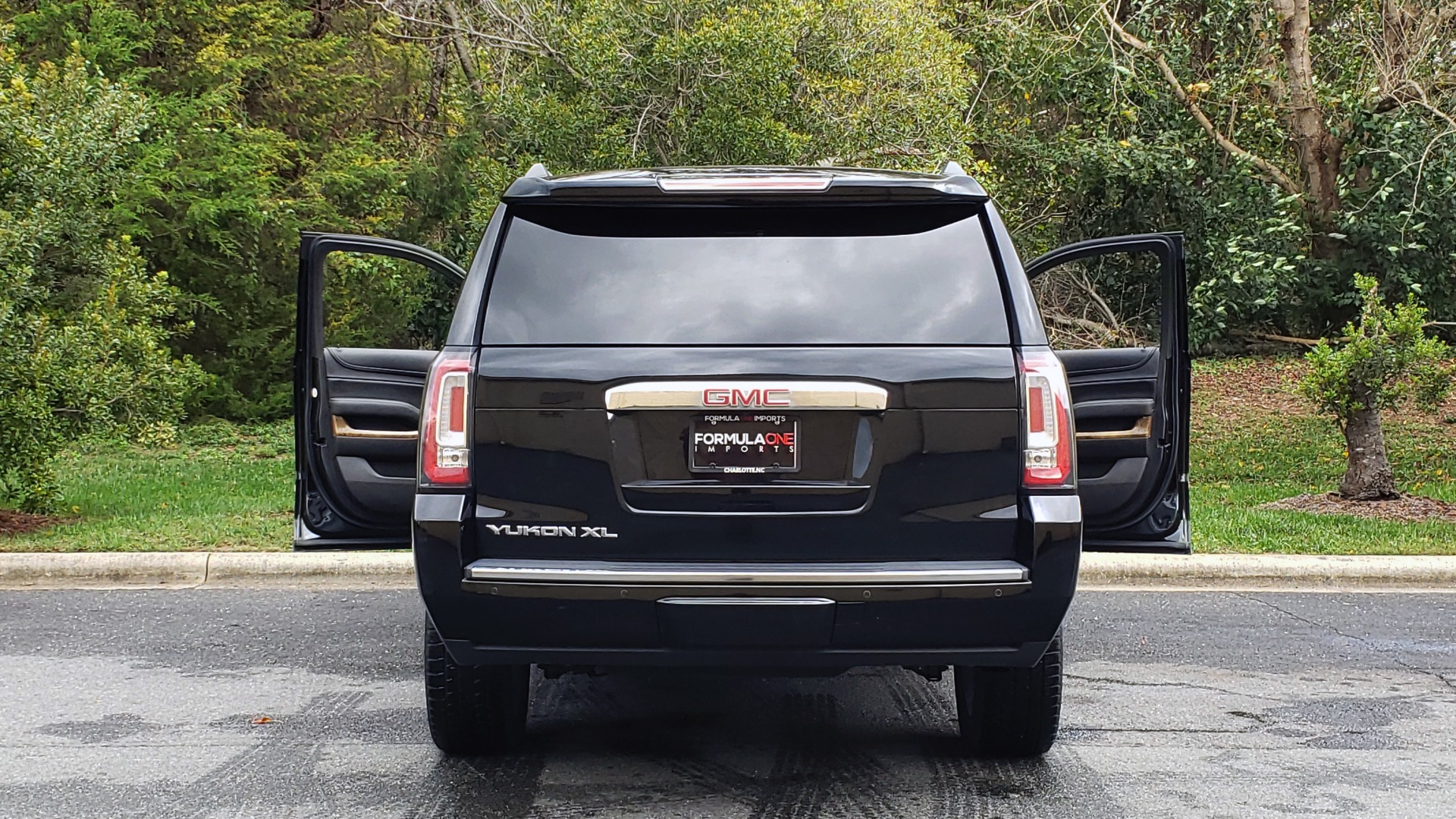 Used 2017 GMC YUKON XL DENALI 4WD / NAV / SUNROOF / ENT / 3-ROWS / BOSE / REARVIEW for sale Sold at Formula Imports in Charlotte NC 28227 28