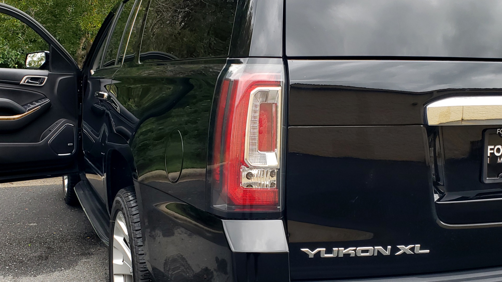 Used 2017 GMC YUKON XL DENALI 4WD / NAV / SUNROOF / ENT / 3-ROWS / BOSE / REARVIEW for sale Sold at Formula Imports in Charlotte NC 28227 29