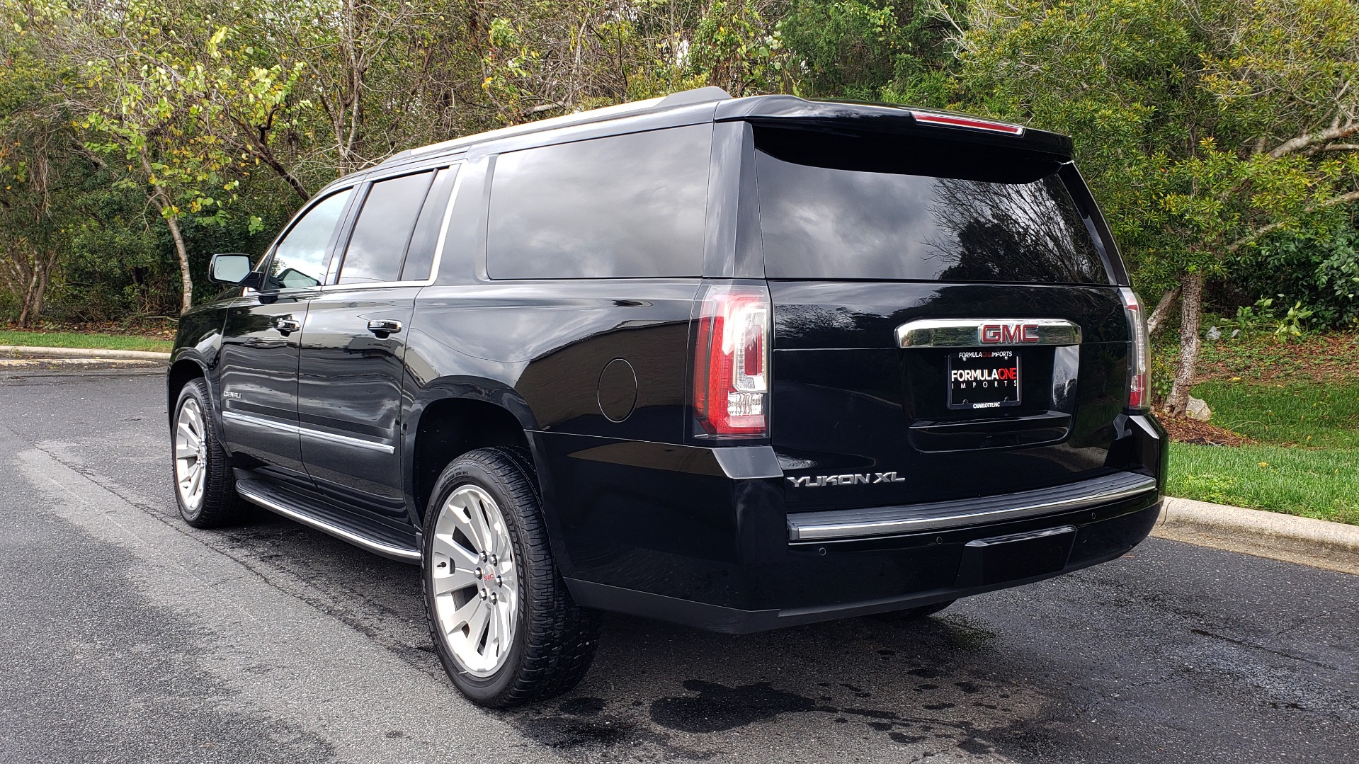 Used 2017 GMC YUKON XL DENALI 4WD / NAV / SUNROOF / ENT / 3-ROWS / BOSE / REARVIEW for sale Sold at Formula Imports in Charlotte NC 28227 3