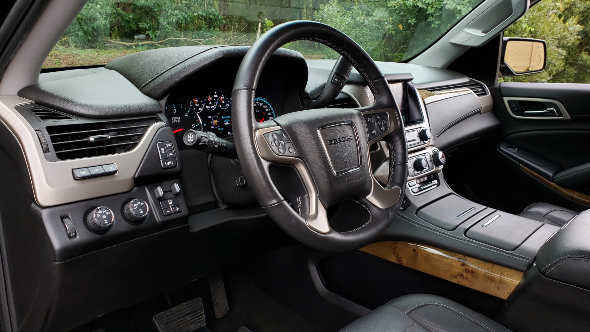Used 2017 GMC YUKON XL DENALI 4WD / NAV / SUNROOF / ENT / 3-ROWS / BOSE / REARVIEW for sale Sold at Formula Imports in Charlotte NC 28227 40
