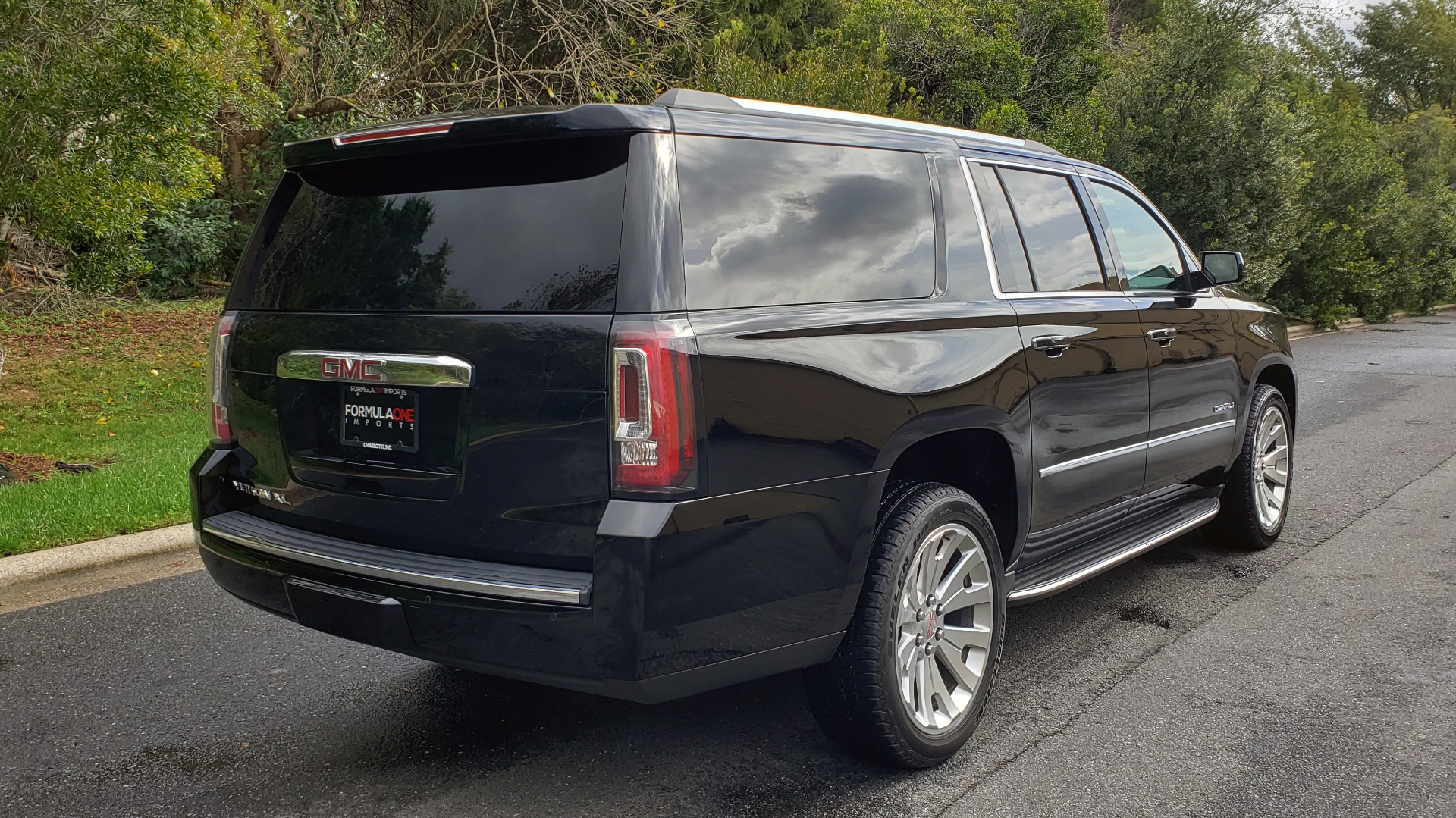 Used 2017 GMC YUKON XL DENALI 4WD / NAV / SUNROOF / ENT / 3-ROWS / BOSE / REARVIEW for sale Sold at Formula Imports in Charlotte NC 28227 6