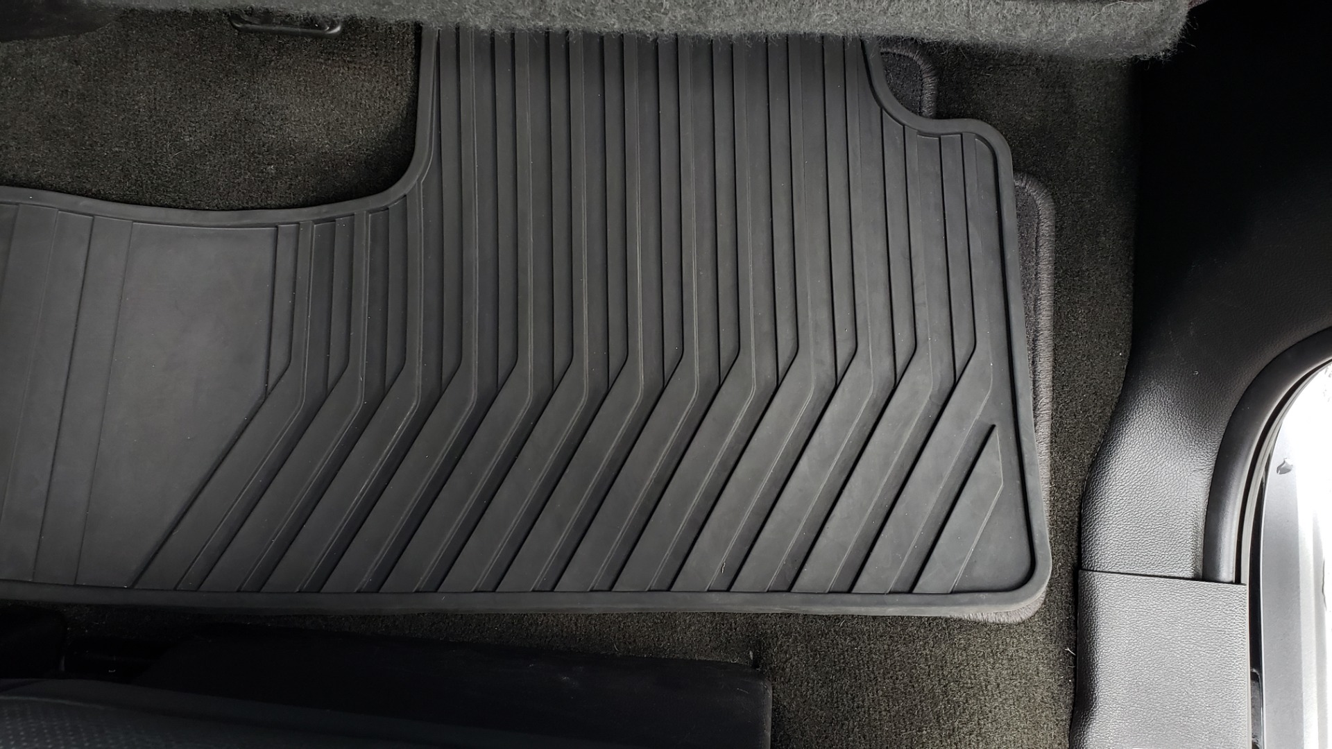 Used 2017 GMC YUKON XL DENALI 4WD / NAV / SUNROOF / ENT / 3-ROWS / BOSE / REARVIEW for sale Sold at Formula Imports in Charlotte NC 28227 87