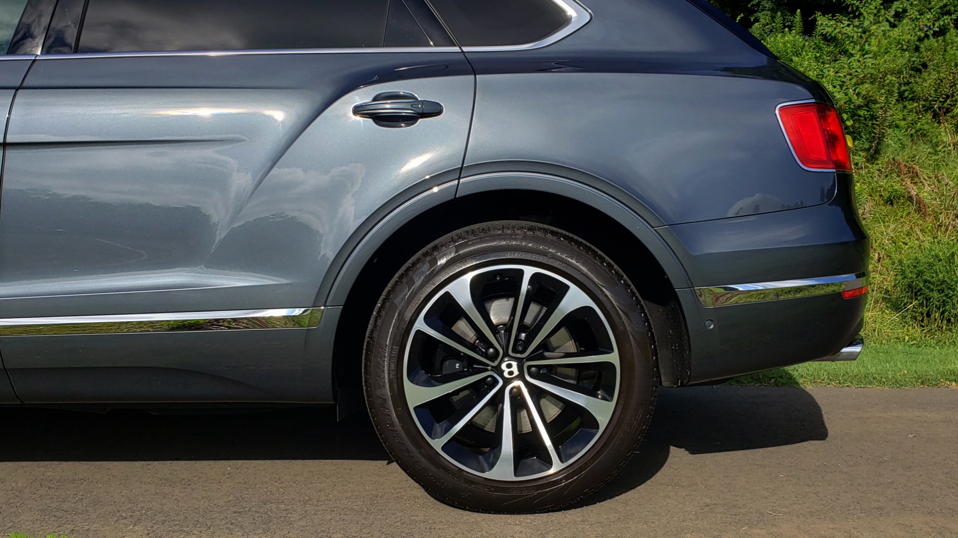 Used 2017 Bentley BENTAYGA W12 600HP / NAV / HTD SEATS / PANO-ROOF / REARVIEW / 21IN WHEELS for sale Sold at Formula Imports in Charlotte NC 28227 10