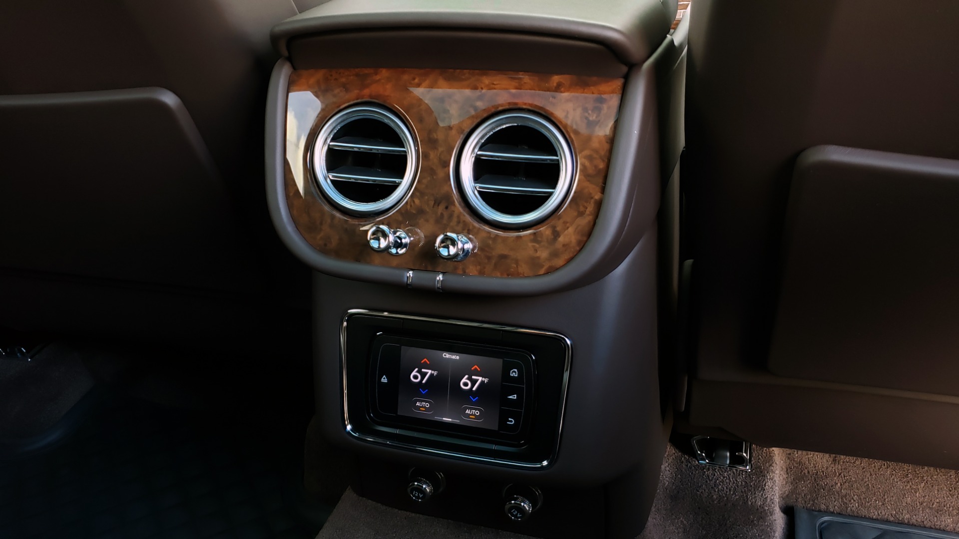 Used 2017 Bentley BENTAYGA W12 600HP / NAV / HUD / PANO-ROOF / VENT SEATS / REARVIEW for sale $144,995 at Formula Imports in Charlotte NC 28227 101