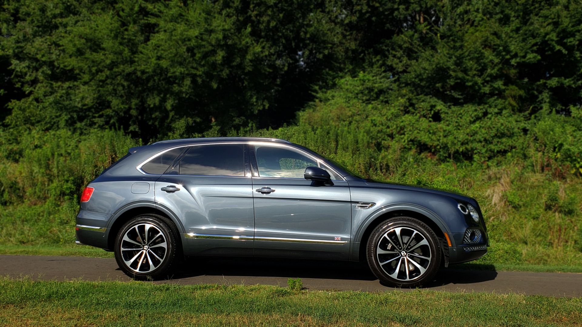 Used 2017 Bentley BENTAYGA W12 600HP / NAV / HTD SEATS / PANO-ROOF / REARVIEW / 21IN WHEELS for sale Sold at Formula Imports in Charlotte NC 28227 21