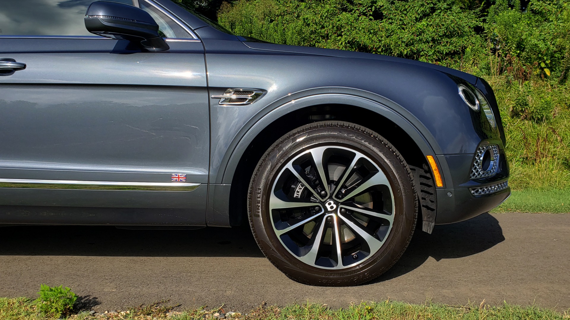 Used 2017 Bentley BENTAYGA W12 600HP / NAV / HTD SEATS / PANO-ROOF / REARVIEW / 21IN WHEELS for sale Sold at Formula Imports in Charlotte NC 28227 24