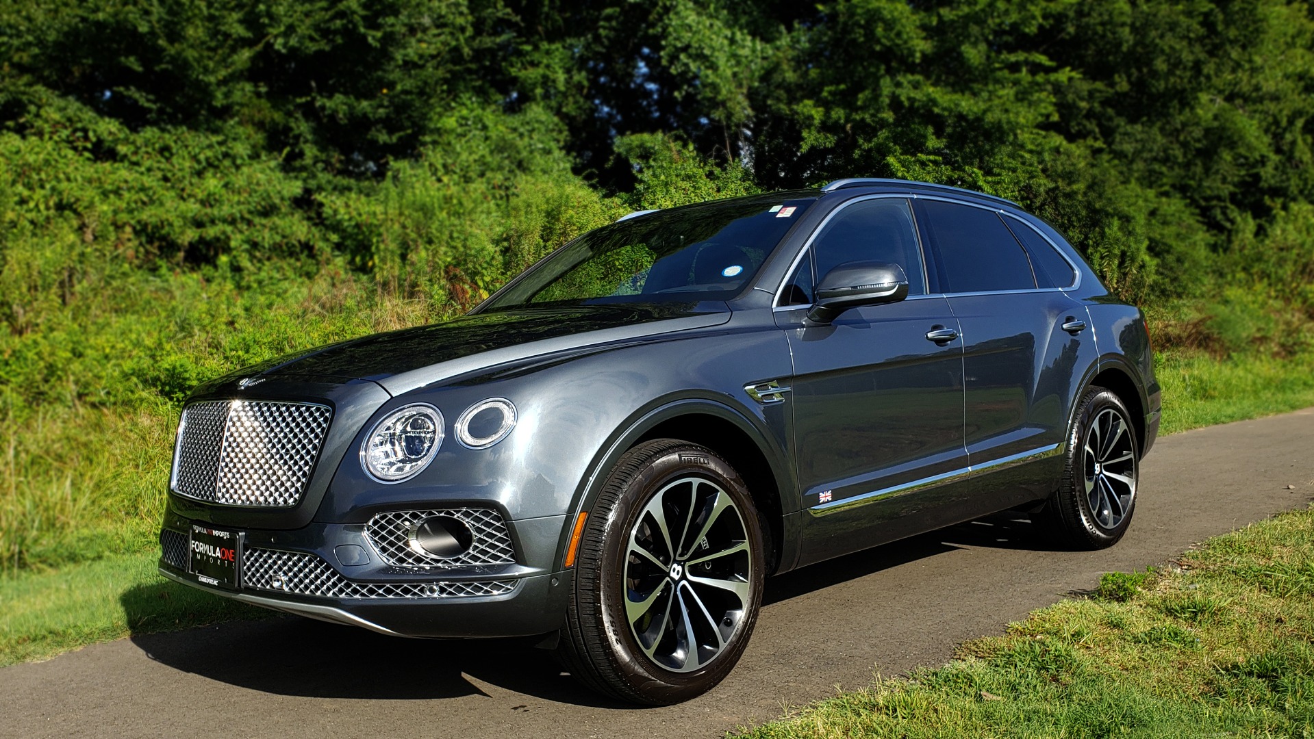Used 2017 Bentley BENTAYGA W12 600HP / NAV / HTD SEATS / PANO-ROOF / REARVIEW / 21IN WHEELS for sale Sold at Formula Imports in Charlotte NC 28227 3