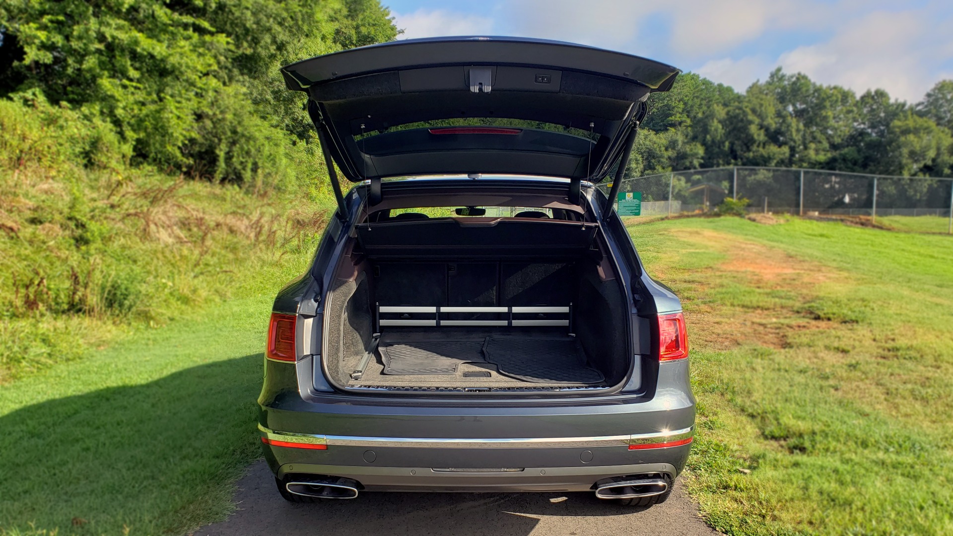 Used 2017 Bentley BENTAYGA W12 600HP / NAV / HTD SEATS / PANO-ROOF / REARVIEW / 21IN WHEELS for sale Sold at Formula Imports in Charlotte NC 28227 30