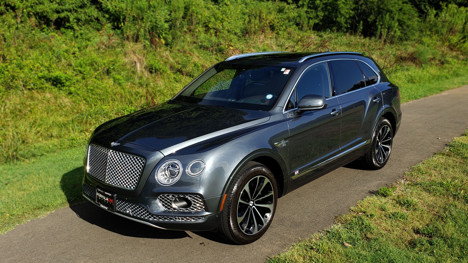 Used 2017 Bentley BENTAYGA W12 600HP / NAV / HTD SEATS / PANO-ROOF / REARVIEW / 21IN WHEELS for sale Sold at Formula Imports in Charlotte NC 28227 4