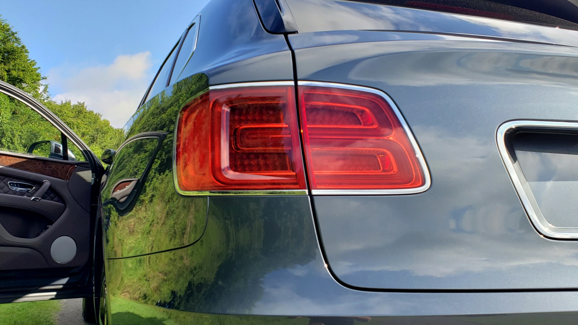 Used 2017 Bentley BENTAYGA W12 600HP / NAV / HTD SEATS / PANO-ROOF / REARVIEW / 21IN WHEELS for sale Sold at Formula Imports in Charlotte NC 28227 40