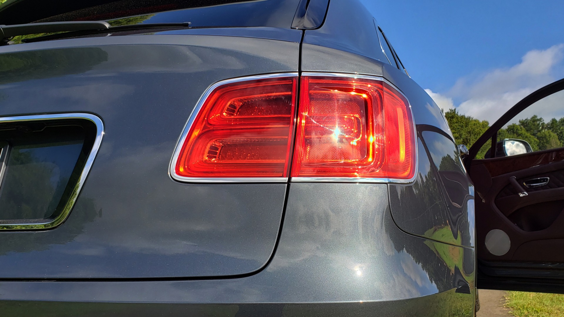 Used 2017 Bentley BENTAYGA W12 600HP / NAV / HTD SEATS / PANO-ROOF / REARVIEW / 21IN WHEELS for sale Sold at Formula Imports in Charlotte NC 28227 41