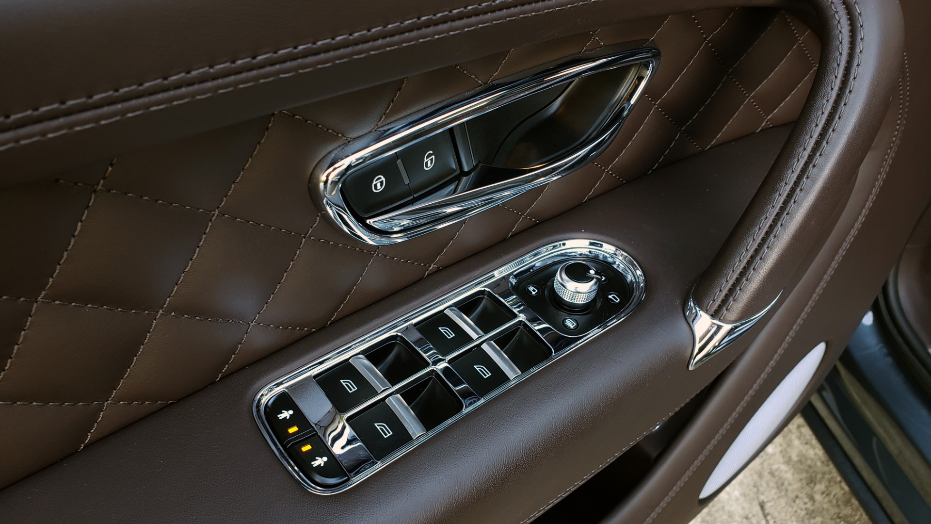 Used 2017 Bentley BENTAYGA W12 600HP / NAV / HUD / PANO-ROOF / VENT SEATS / REARVIEW for sale $144,995 at Formula Imports in Charlotte NC 28227 44