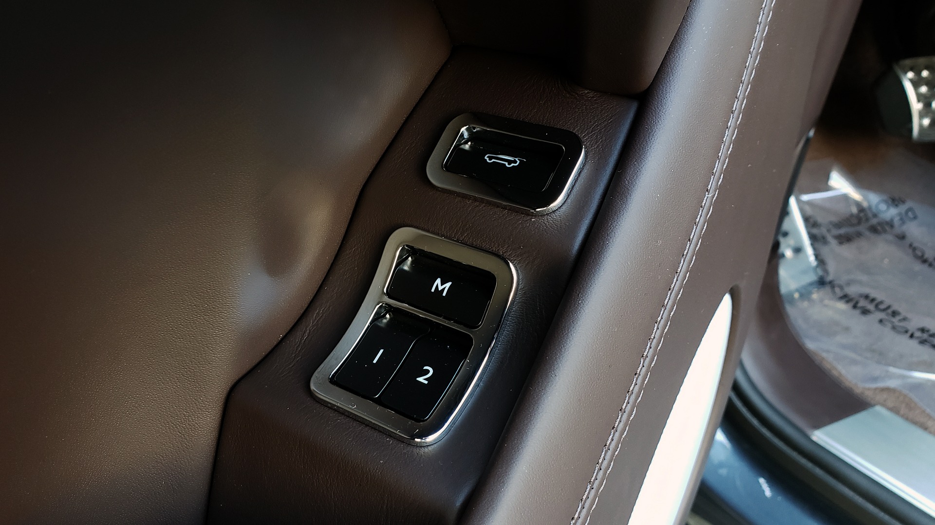 Used 2017 Bentley BENTAYGA W12 600HP / NAV / HTD SEATS / PANO-ROOF / REARVIEW for sale Sold at Formula Imports in Charlotte NC 28227 45