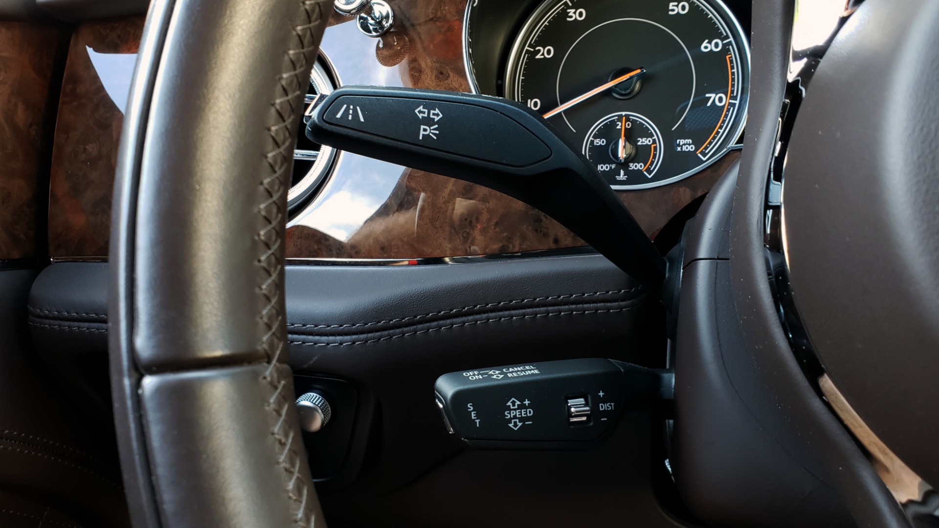 Used 2017 Bentley BENTAYGA W12 600HP / NAV / HUD / PANO-ROOF / VENT SEATS / REARVIEW for sale $144,995 at Formula Imports in Charlotte NC 28227 56