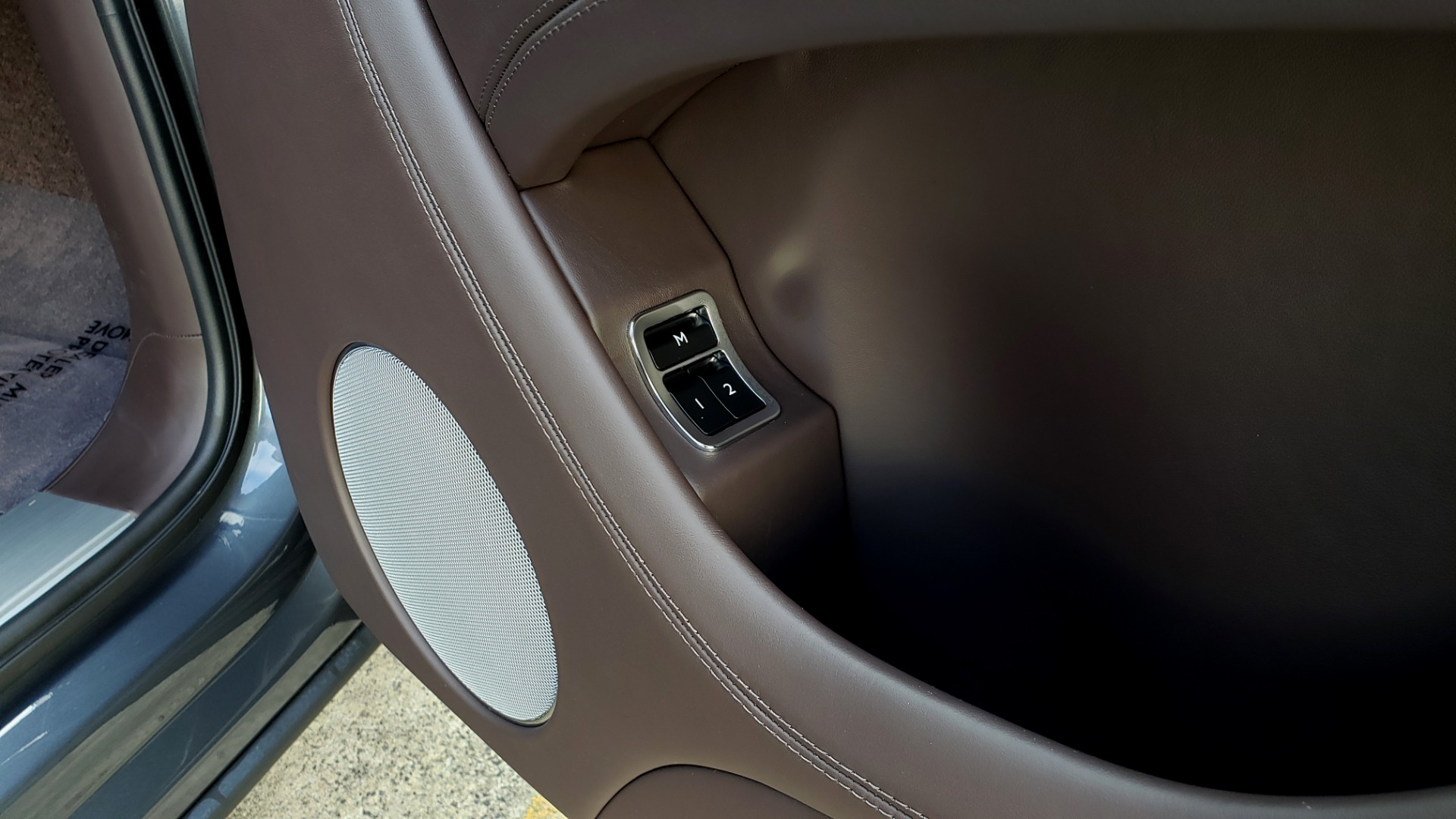 Used 2017 Bentley BENTAYGA W12 600HP / NAV / HUD / PANO-ROOF / VENT SEATS / REARVIEW for sale $144,995 at Formula Imports in Charlotte NC 28227 82