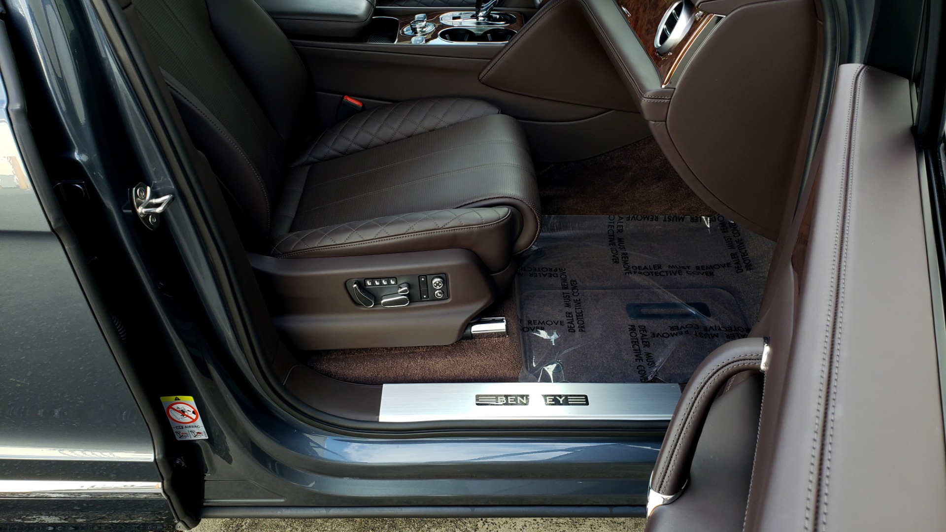 Used 2017 Bentley BENTAYGA W12 600HP / NAV / HUD / PANO-ROOF / VENT SEATS / REARVIEW for sale $144,995 at Formula Imports in Charlotte NC 28227 84