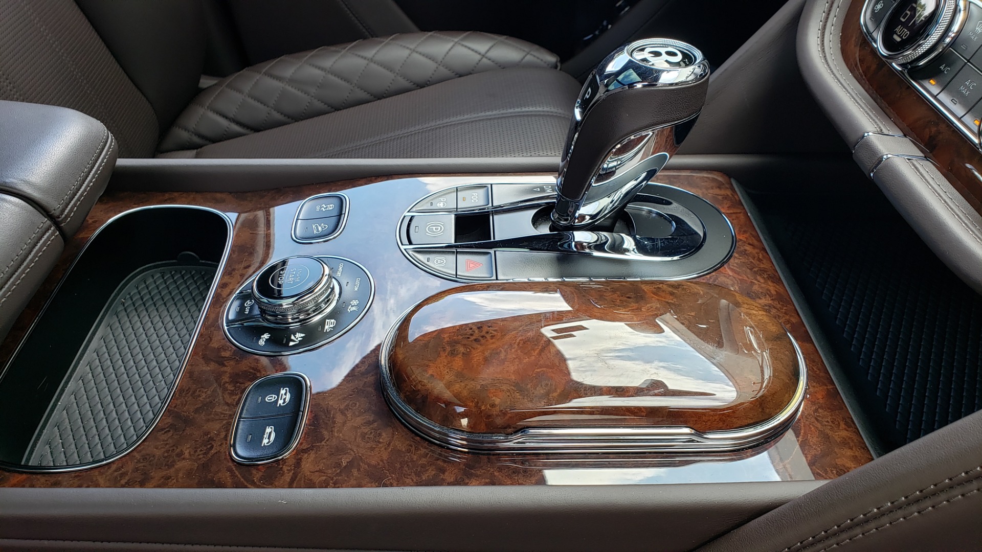 Used 2017 Bentley BENTAYGA W12 600HP / NAV / HUD / PANO-ROOF / VENT SEATS / REARVIEW for sale $144,995 at Formula Imports in Charlotte NC 28227 88