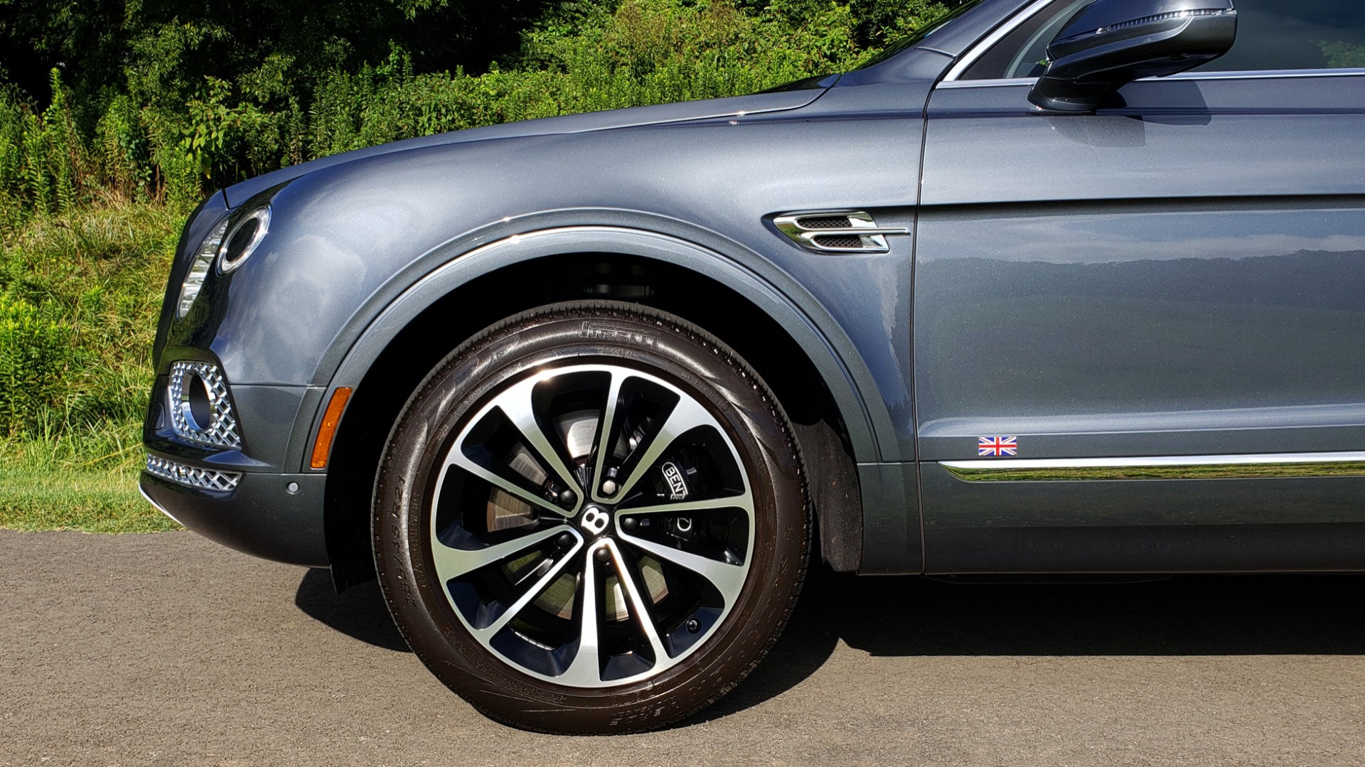 Used 2017 Bentley BENTAYGA W12 600HP / NAV / HTD SEATS / PANO-ROOF / REARVIEW / 21IN WHEELS for sale Sold at Formula Imports in Charlotte NC 28227 9
