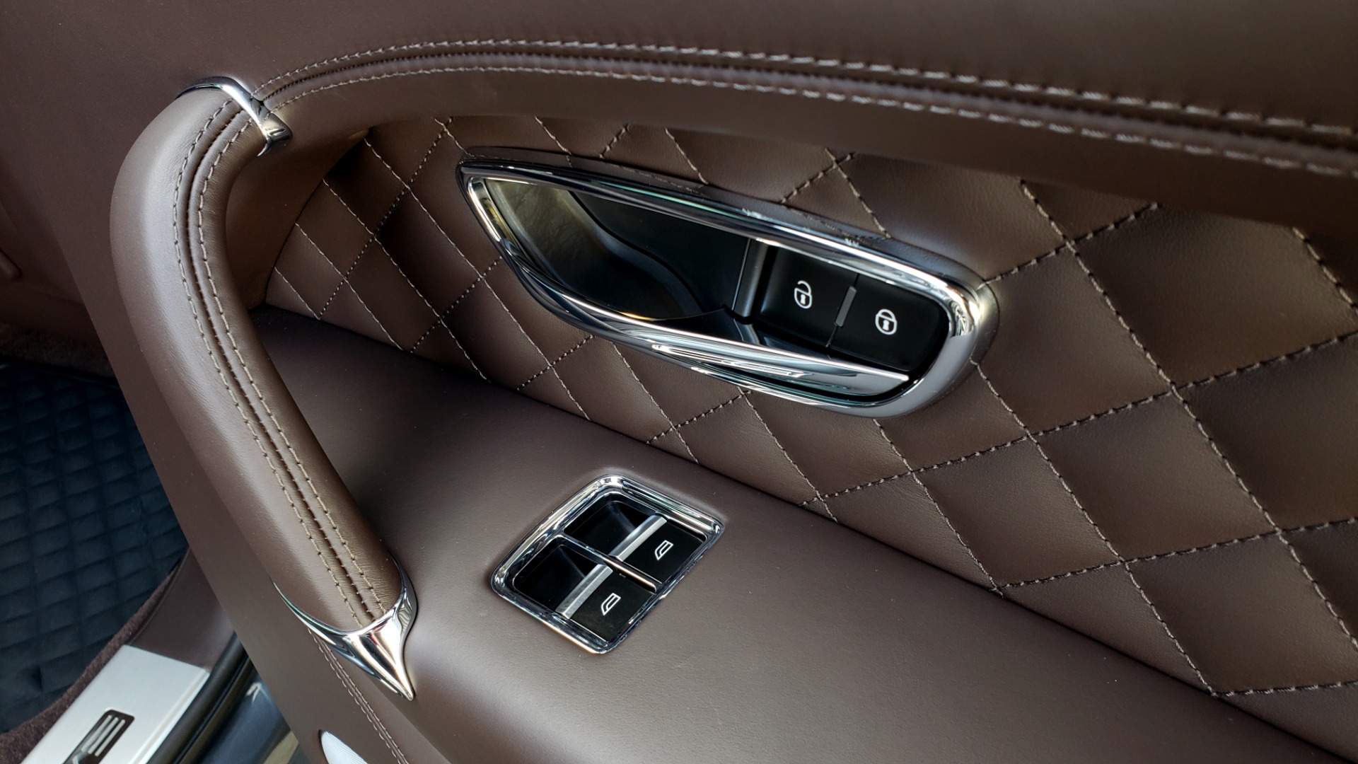 Used 2017 Bentley BENTAYGA W12 600HP / NAV / HUD / PANO-ROOF / VENT SEATS / REARVIEW for sale $144,995 at Formula Imports in Charlotte NC 28227 93
