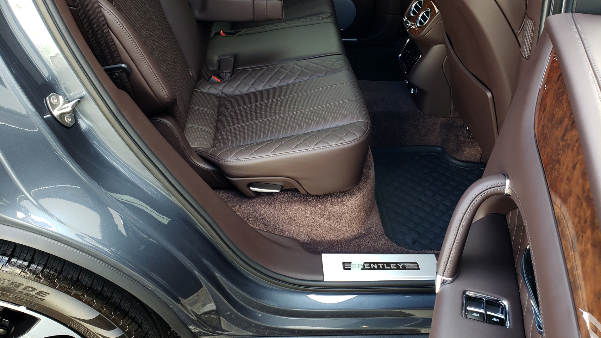 Used 2017 Bentley BENTAYGA W12 600HP / NAV / HUD / PANO-ROOF / VENT SEATS / REARVIEW for sale $144,995 at Formula Imports in Charlotte NC 28227 95