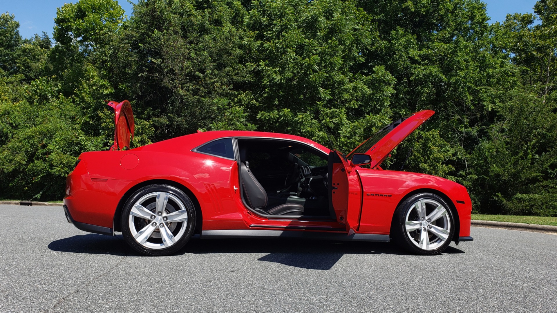 Used 2013 Chevrolet CAMARO ZL1 / 6.2L SUPERCHARGED 580HP / 6-SPD AUTO / NAV / REARVIEW for sale Sold at Formula Imports in Charlotte NC 28227 17