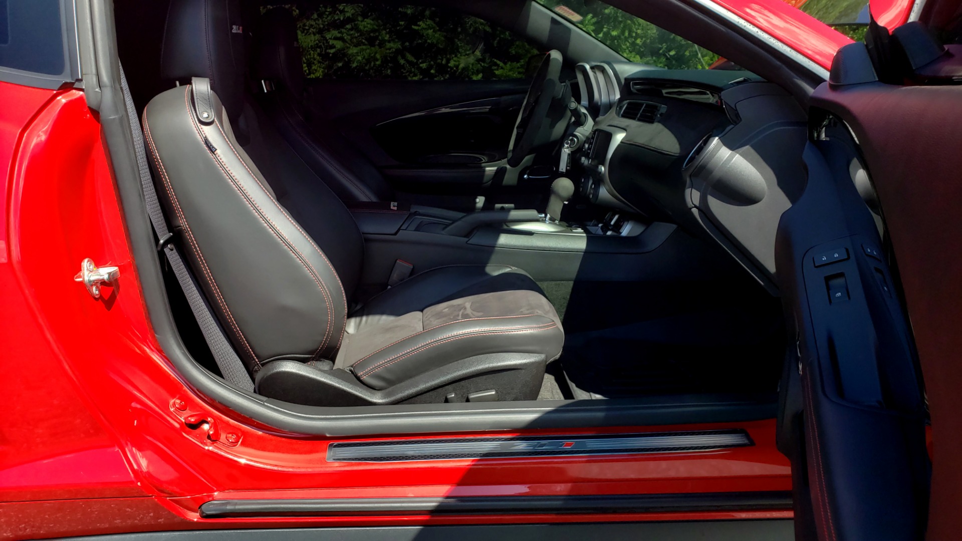 Used 2013 Chevrolet CAMARO ZL1 580HP / AUTO / NAV / BOSTON ACOUSTIC SND / REARVIEW for sale $40,995 at Formula Imports in Charlotte NC 28227 18